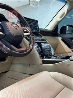 تۆیۆتا لاند کروزەر